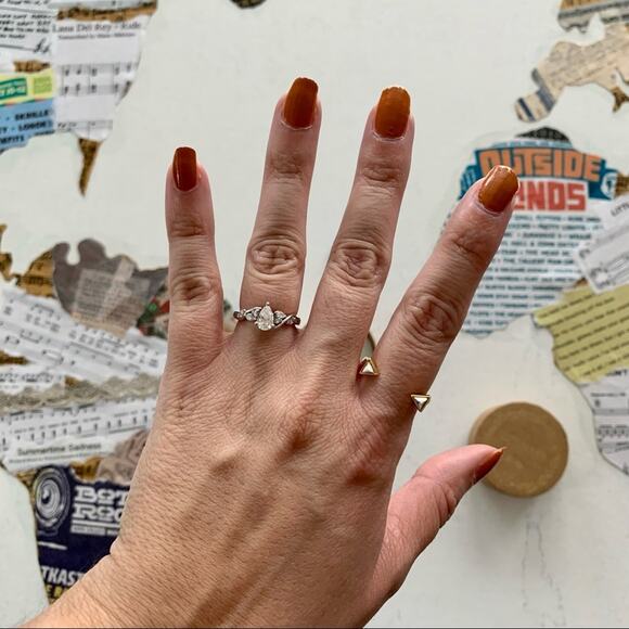 Shiraleah | Ophelia Gold Tone & White Marbled Adjustable Size 7 Ring - Picture 8 of 8